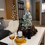 Z Pieknym Widokiem Na 스클라르스카포렘바